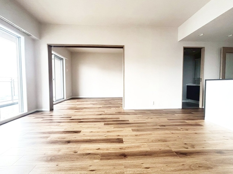 居間 居心地の良い空気感は、暮らしのステージを彩り、心からのやすらぎと満足感を与えてくれます。