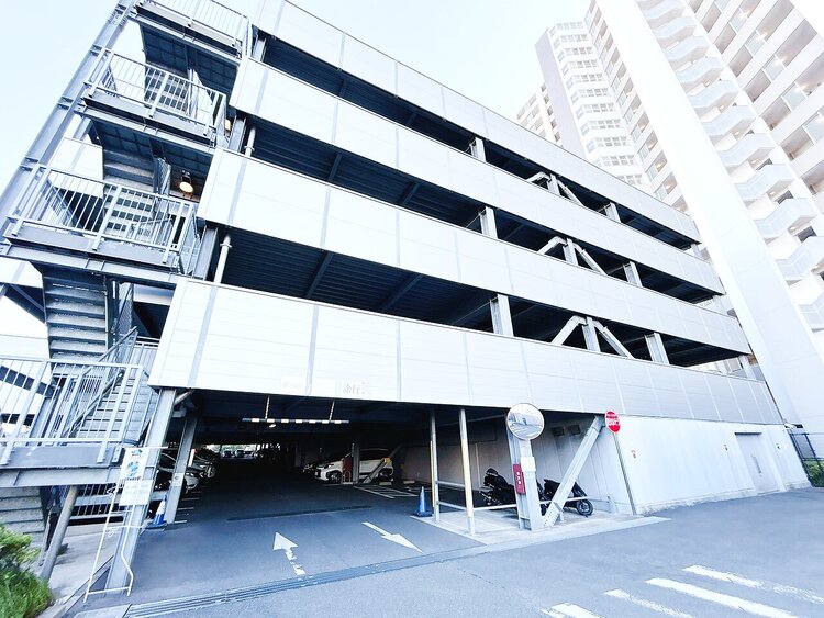 駐車場 本物件の駐車スペースです。車種制限のある場合もございますので、お気軽にお問い合わせくださいませ。