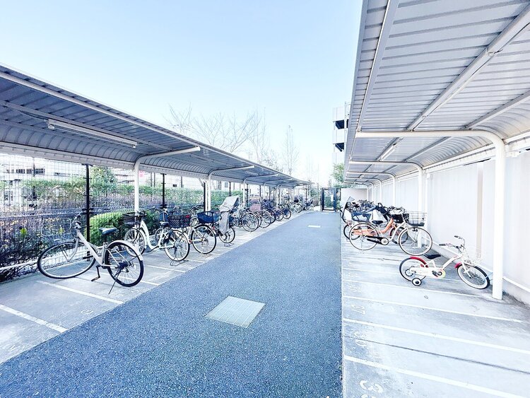 その他 きちんと整備された駐輪場。住む方の心遣いが感じられます。