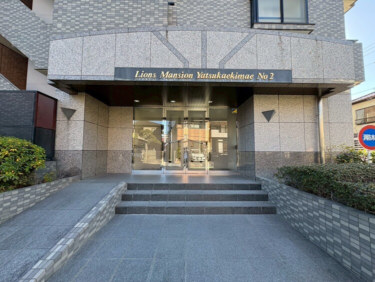 エントランス 外と内をつなぐエントランスは、まさに顔となる場所。