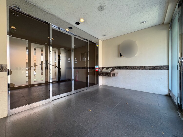 エントランス エントランス内部は、管理が行き届き清潔な共有スペースとなっています。