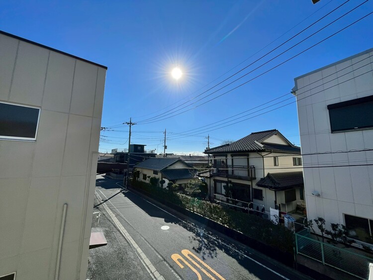 バルコニー 窓を開けると広がる青空。心をリフレッシュして日々を過ごしていきましょう。