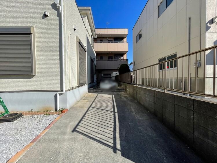 駐車場 本物件の駐車スペースです。車種制限のある場合もございますので、お気軽にお問い合わせくださいませ。