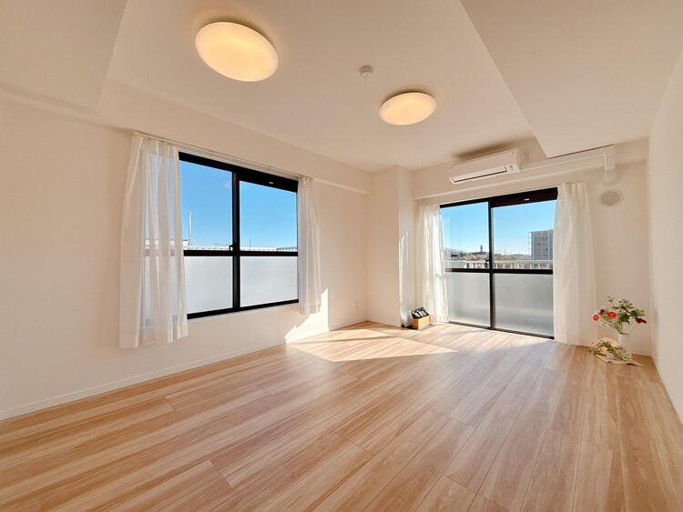 居間 居心地の良い空気感は、暮らしのステージを彩り、心からのやすらぎと満足感を与えてくれます。