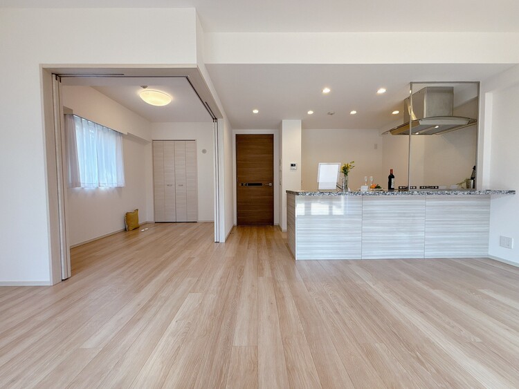 居間 居心地の良い空気感は、暮らしのステージを彩り、心からのやすらぎと満足感を与えてくれます。