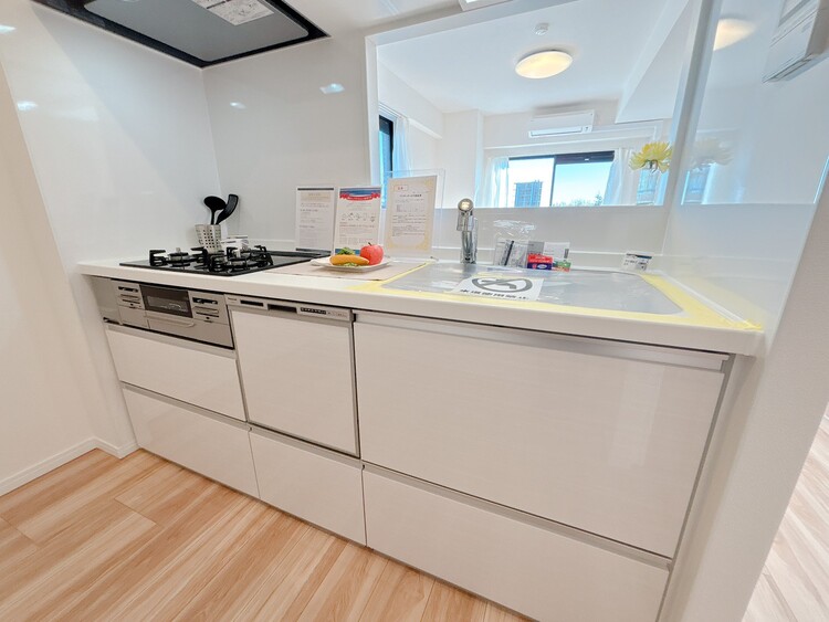 キッチン スマートな意匠と充実の機能を備えたキッチンが、暮らしにおいしい彩りを添えます。