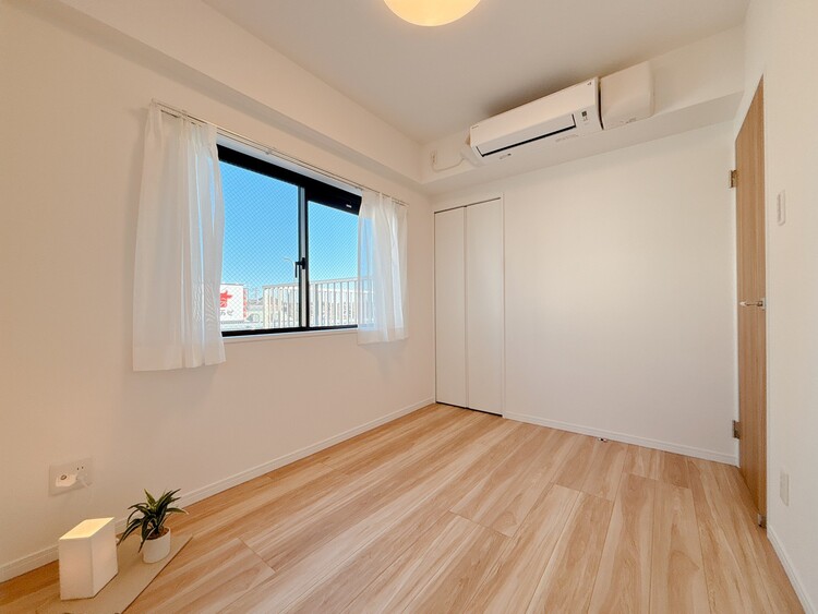 寝室 ベッドも十分に設置するスペースがあります。