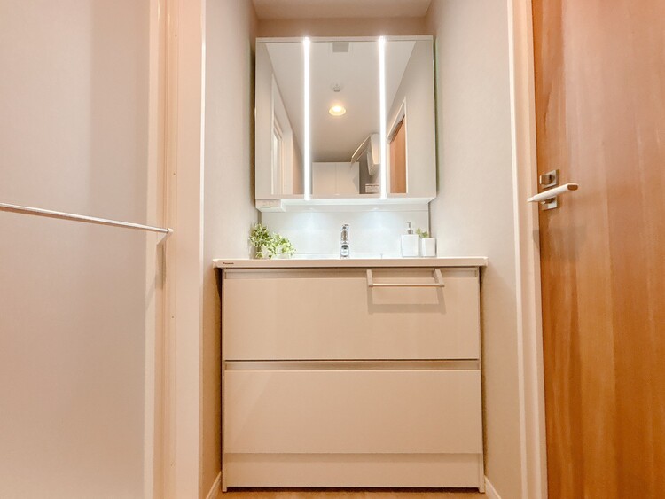 洗面 何かと物が増える場所だからこそ、スッキリと見映えの良い空間に。