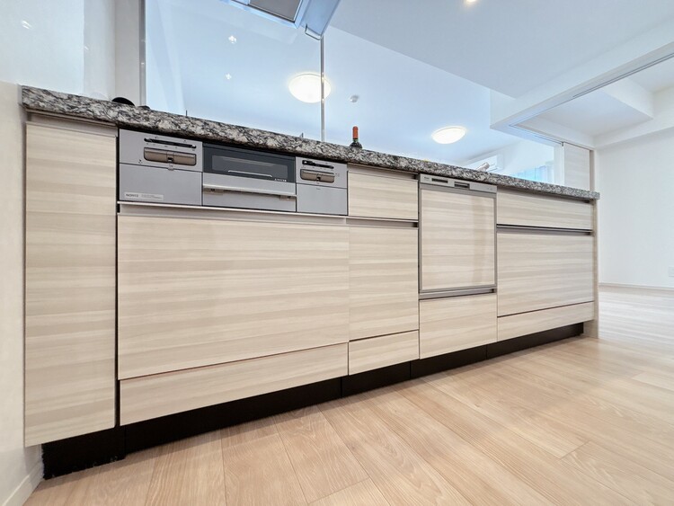 キッチン スマートな意匠と充実の機能を備えたキッチンが、暮らしにおいしい彩りを添えます。