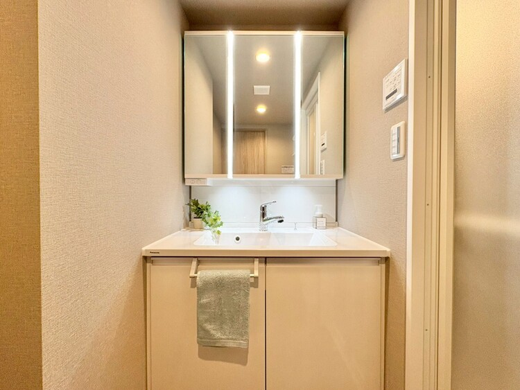 洗面 何かと物が増える場所だからこそ、スッキリと見映えの良い空間に。