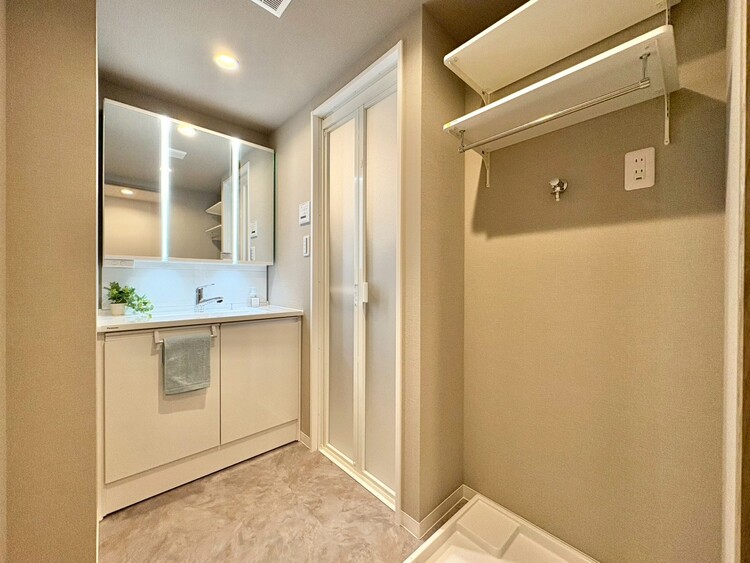 洗面 清潔感と心地よさを重視した、上質感漂うパウダールーム。