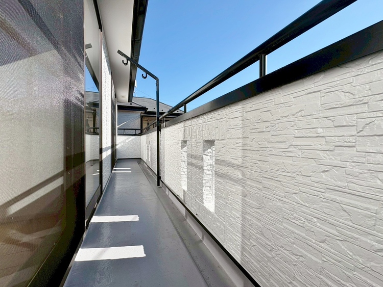 バルコニー 暮らしの中で、光と風を演出してくれるバルコニー。