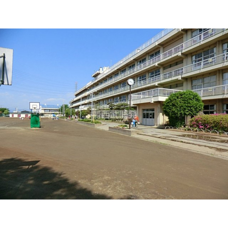 周辺 山田小学校(約300m)