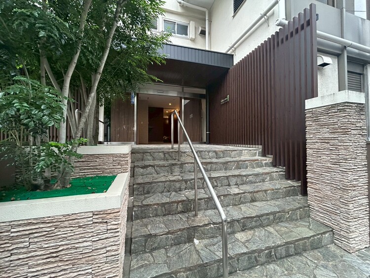 その他 上質感漂う玄関アプローチです。