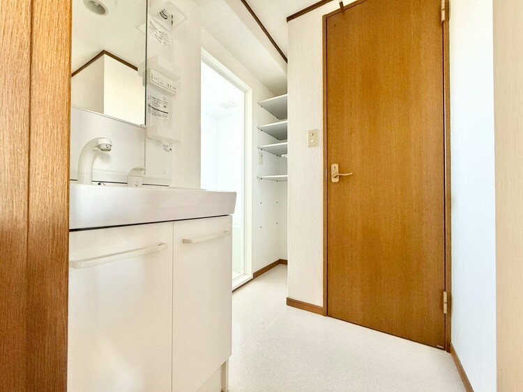 その他 十分な広さの脱衣所。