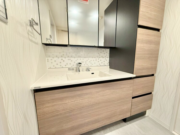 その他 清潔感を感じられる洗面化粧台。