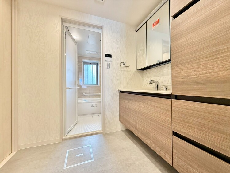 その他 十分な広さの脱衣所。