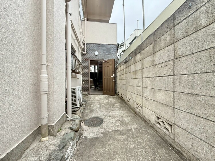 その他 上質感漂う玄関アプローチです。