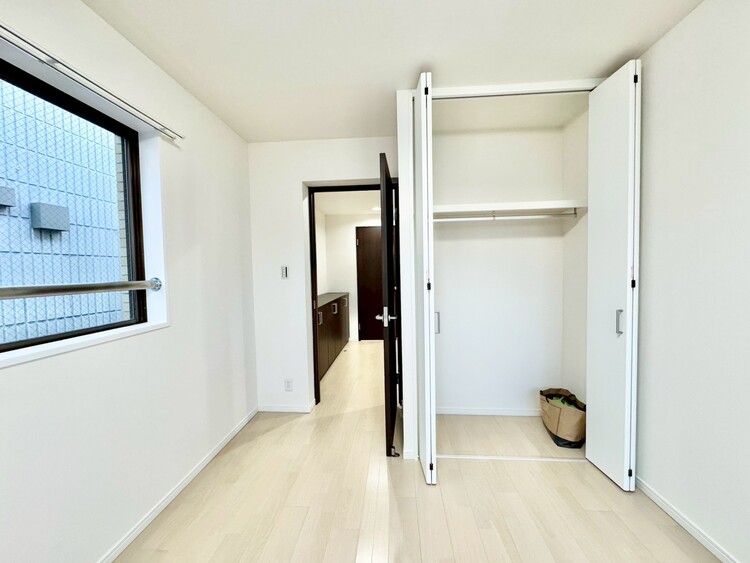 その他 収納スペースが付いていて、お部屋を広く使っていただけます。