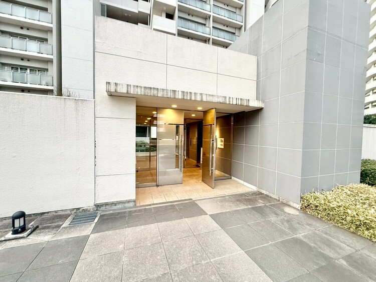 その他 上質感漂う玄関アプローチです。