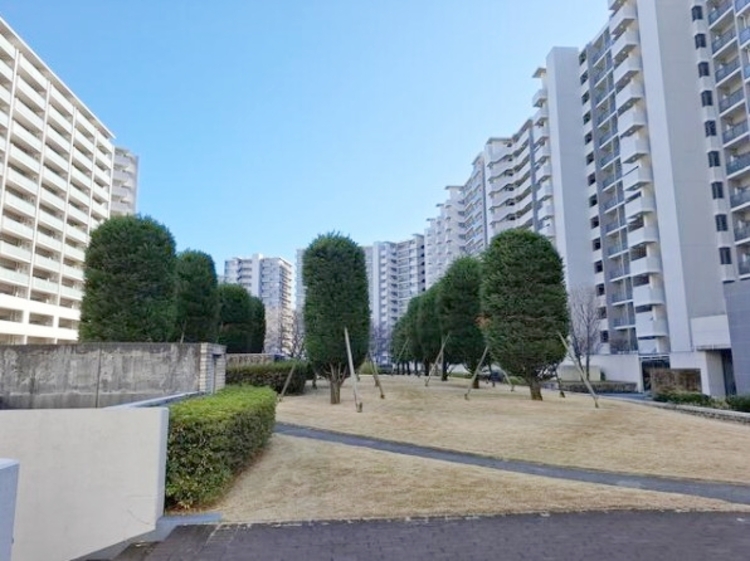 その他 マンションの敷地内には、中庭もございます。