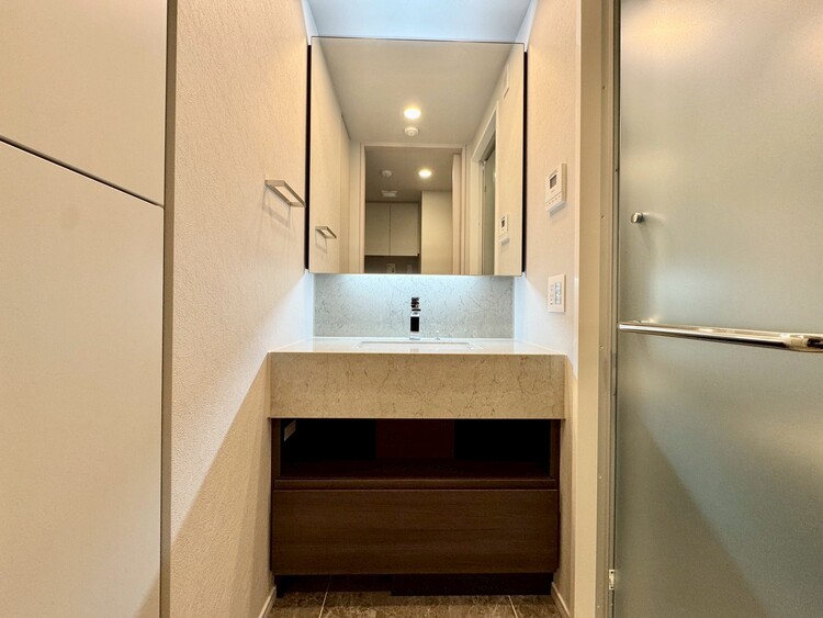 その他 清潔感を感じられる洗面化粧台。