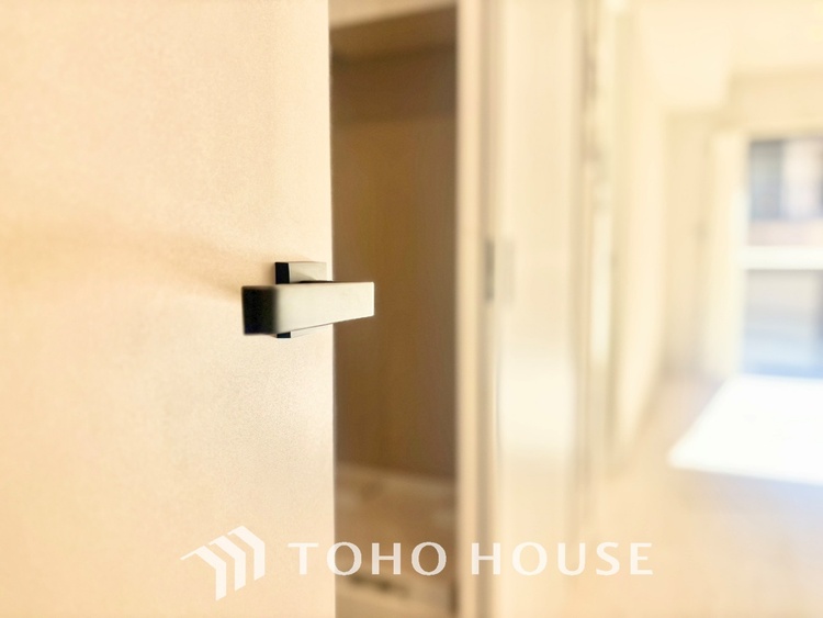 内装 【LIVING】◆眩い◆光が燦々と入り、家族の笑顔を照らす。「いつまでも続いて」と願う夢のような毎日がここにある。