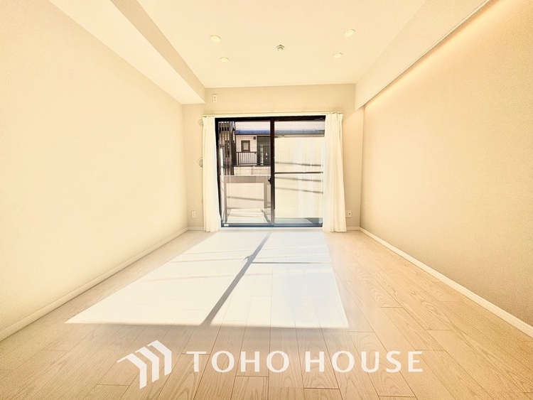 内装 【LIVING】◆陽光◆が差し込む。この開放的なLDKに家族の笑顔が集う。家族が一緒に過ごす空間は明るく、そして居心地よく。