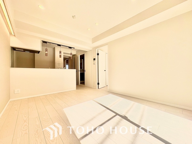 内装 【LIVING】◆扉を◆開くとこの景色。家族の”おかえり”の声が聞こえてきそう。