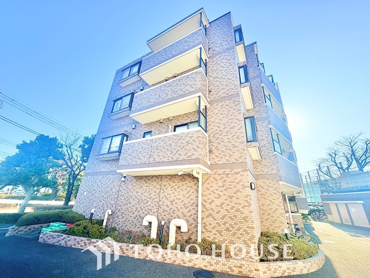 外観 【The beginning of everything】その邸が魅せる気品、重厚感、柔らかさ。それは訪れた人に安らぎを与える特別な空間。すべての始まりをここから。