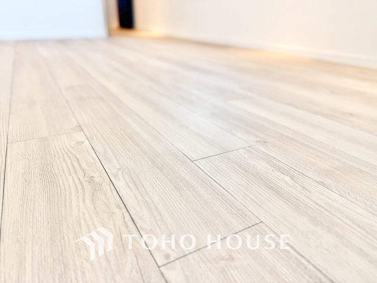 内装 ◆リビング◆そこには目を輝かせ笑顔で見つめてくれる君がいて、「おかえり」の言葉がこだまする。何気ない日々の挨拶は僕にとっては幸せで、同時に君の瞳にも恋している。