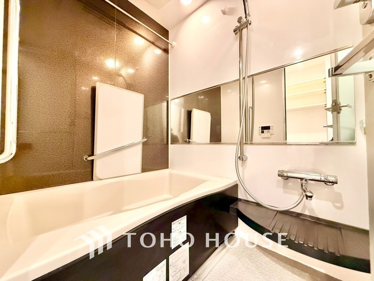 風呂 ◆浴室◆の温もりを感じ、ふわりと寄り添う太陽の妖精たちが自然と僕達を微睡ませる。うとうとしたい訳ではないがそんな時間が嫌いじゃない自分がここにいる。