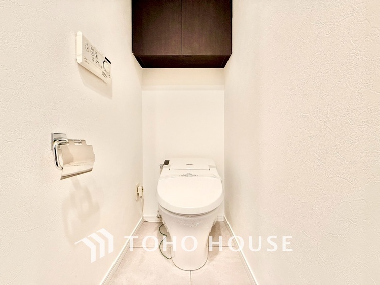 トイレ ◆トイレ◆トイレも全て新品に交換されており、清々しく新生活を始めることができます。白基調の清潔感のある空間に生まれ変わりました。