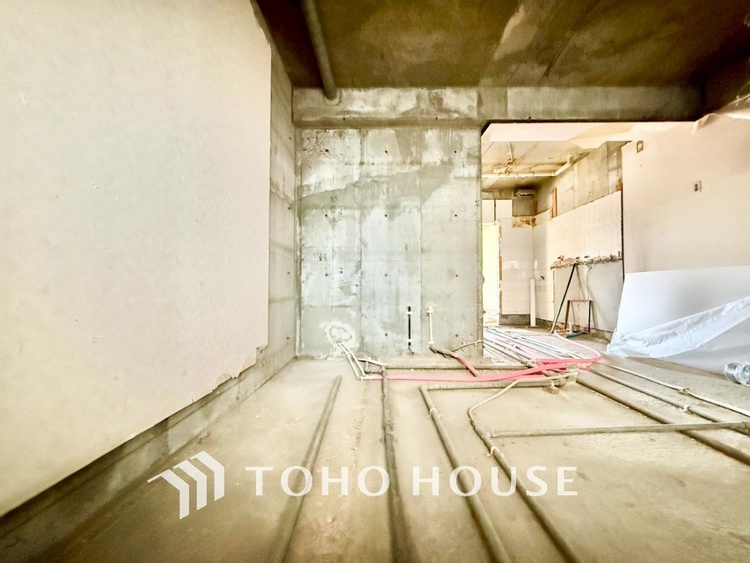 内装 ◆間接照明◆オレンジ色の光が僕達を大人な気分にさせる。静かで優しく語りかけるその光は、今日の終わりを告げてくれ、でも明日にはいい事が必ず来るよ。そんな囁きが聞こえてくる