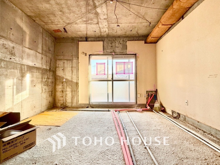 内装 ◆色彩◆この空間に放たれた光は華美なまでに演出されたデザイン。流れる時をより芳醇なコーヒーの様な色彩奏でるアダージョ。そして情景豊かな作品のような暮らしがイメージできる。