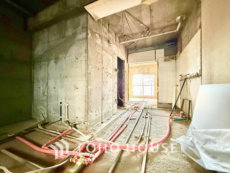 内装 ◆リビング◆そこには目を輝かせ笑顔で見つめてくれる君がいて、「おかえり」の言葉がこだまする。何気ない日々の挨拶は僕にとっては幸せで、同時に君の瞳にも恋している。