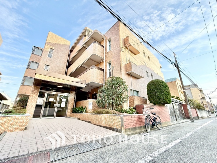 外観 ◆共有空間◆些細な事でほっぺを膨らまして怒る君。それでも僕達はこれからも一緒だよ。喧嘩をしても離れたくないから一つはさんだ同じ場所にいる。分かるよ。そこに君が