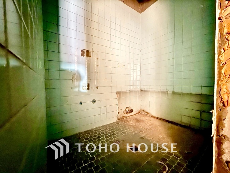 風呂 ◆浴室◆の温もりを感じ、ふわりと寄り添う太陽の妖精たちが自然と僕達を微睡ませる。うとうとしたい訳ではないがそんな時間が嫌いじゃない自分がここにいる。