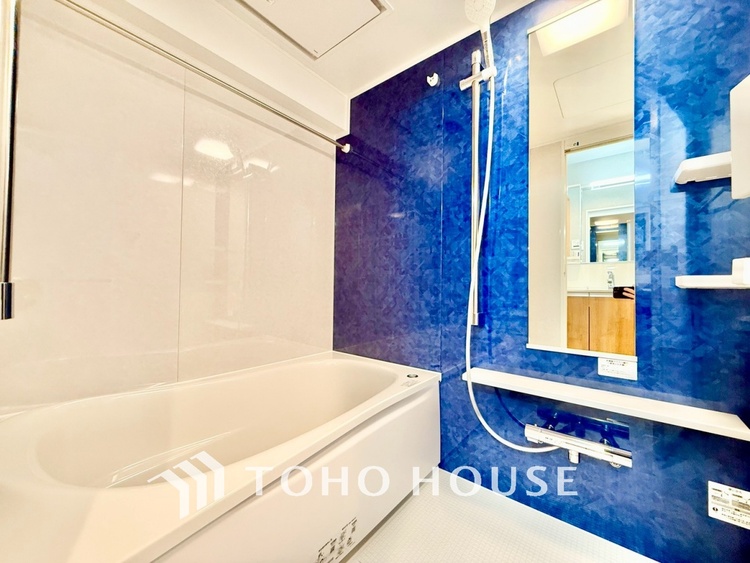 風呂 ◆浴室◆の温もりを感じ、ふわりと寄り添う太陽の妖精たちが自然と僕達を微睡ませる。うとうとしたい訳ではないがそんな時間が嫌いじゃない自分がここにいる。