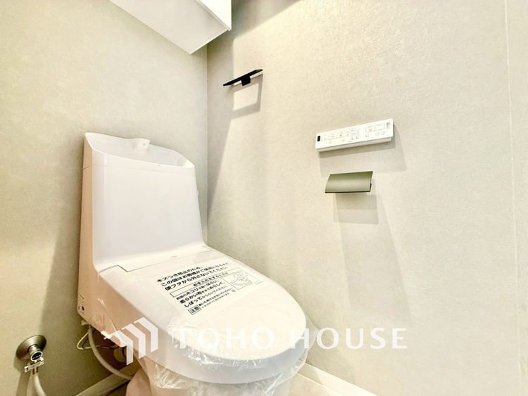 トイレ ◆トイレ◆トイレも全て新品に交換されており、清々しく新生活を始めることができます。白基調の清潔感のある空間に生まれ変わりました。