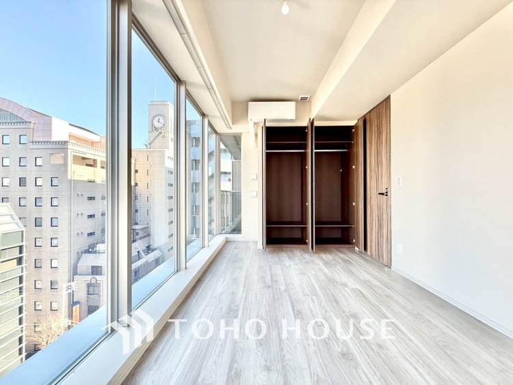 内装 ◆色彩◆この空間に放たれた光は華美なまでに演出されたデザイン。流れる時をより芳醇なコーヒーの様な色彩奏でるアダージョ。そして情景豊かな作品のような暮らしがイメージできる。