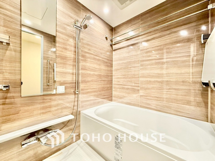 風呂 ◆浴室◆の温もりを感じ、ふわりと寄り添う太陽の妖精たちが自然と僕達を微睡ませる。うとうとしたい訳ではないがそんな時間が嫌いじゃない自分がここにいる。