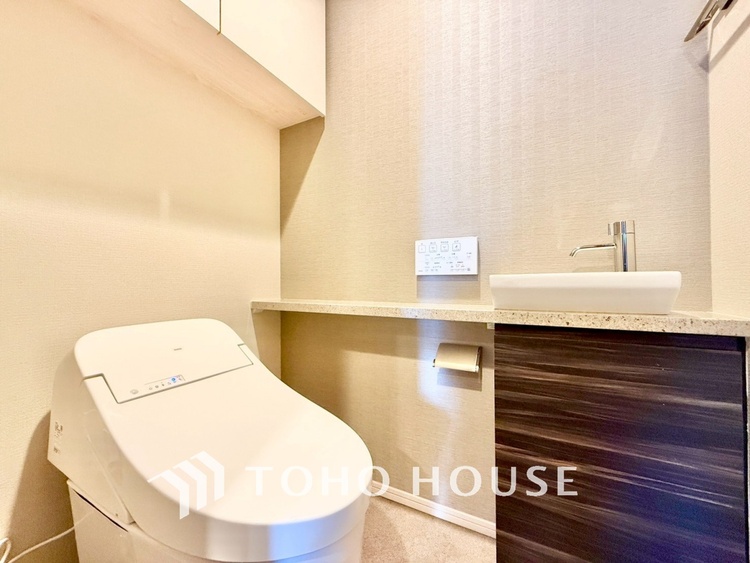 トイレ ◆トイレ◆トイレも全て新品に交換されており、清々しく新生活を始めることができます。白基調の清潔感のある空間に生まれ変わりました。