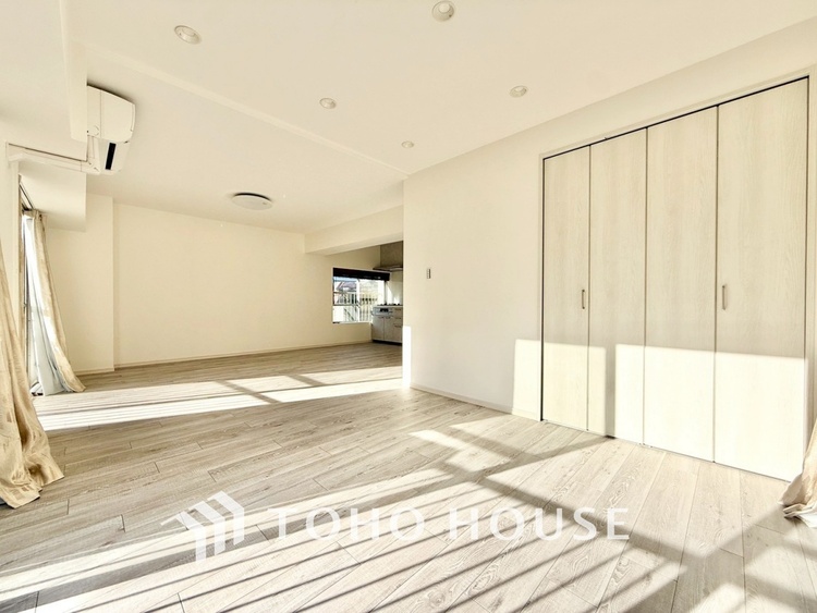 内装 ◆隠された美しさ◆流麗な音楽が流れているような繊細でいながら整然かつ堅牢なこの空間。この空間は確かに美しい。しかし、そこには美しさ以上のものが隠されている。