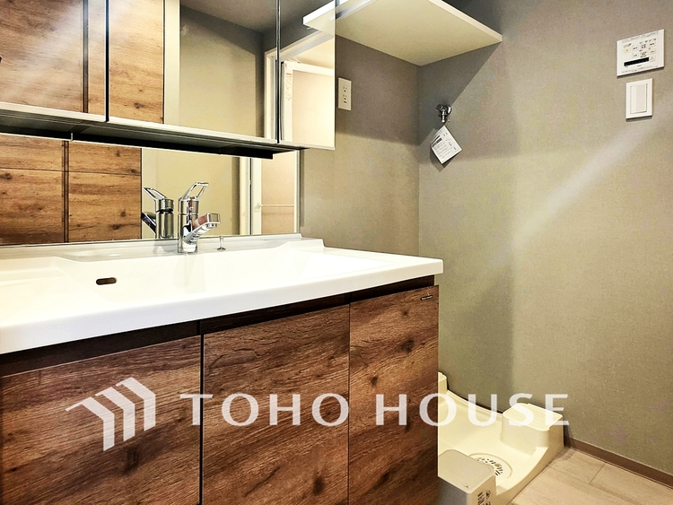 洗面 このお家で始まる毎日は、きっとご家族にとってかけがえのない大切現在リフォーム中。新しく生まれ変わる室内は、快適な暮らしを彩な時間になります。明るく温かい空間で、たくさんの思い出を作っていってください。