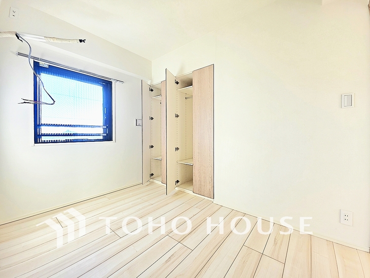 内装 極上のプライベート空間が、深い安らぎを誘います。一日の疲れを忘れさせる静けさと、心地よい目覚めを約束する聖域です。