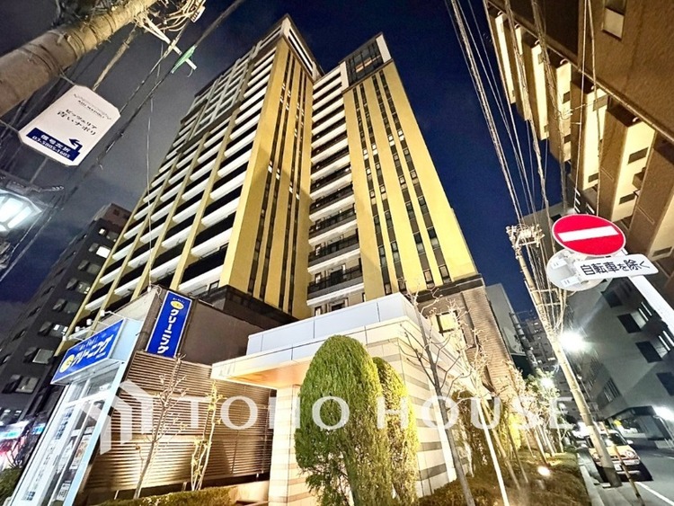 外観 街の景観を牽引するような、洗練されたデザインのレジデンスです。圧倒的な存在感を放ち、住まう人のステータスを象徴します。