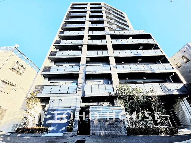 外観 街の景観を牽引するような、洗練されたデザインのレジデンスです。圧倒的な存在感を放ち、住まう人のステータスを象徴します。