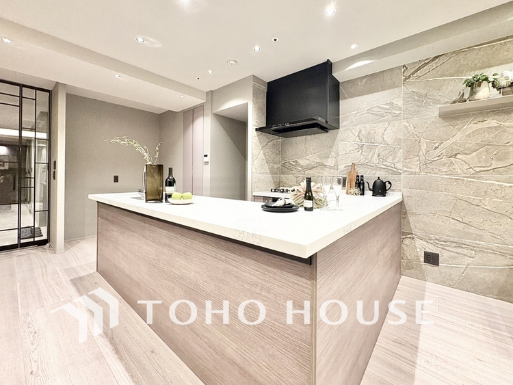 キッチン あなたの創造性を刺激する舞台。最新の機能と美しいデザインが融合し、料理の時間を至福の瞬間に変えます。