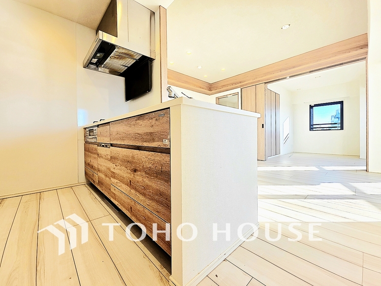 キッチン あなたの創造性を刺激する舞台。最新の機能と美しいデザインが融合し、料理の時間を至福の瞬間に変えます。